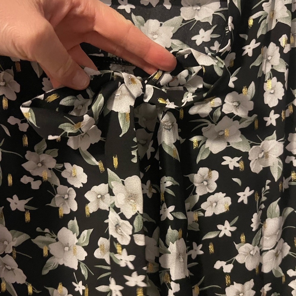 Jon & Anna Black Floral Tie-Neck Ruffle Sleeve Tank Top - Picture 5 of 5
